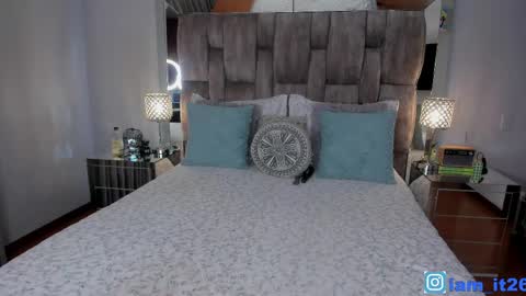 Snapshot of mirandacollins_ chatting on May 21, 2026, 1:12 am Miranda online show from May 21, 2026, 1:12 am
