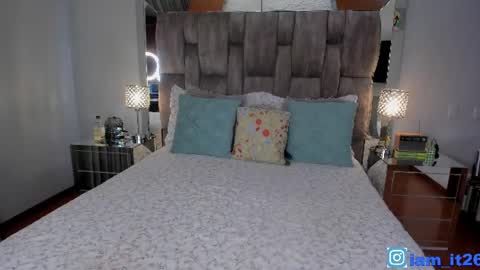 Snapshot of mirandacollins_ chatting on June 16, 2026, 1:30 am Miranda online show from June 16, 2026, 1:30 am