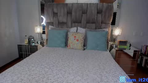 Snapshot of mirandacollins_ chatting on June 17, 2026, 2:03 am Miranda online show from June 17, 2026, 2:03 am