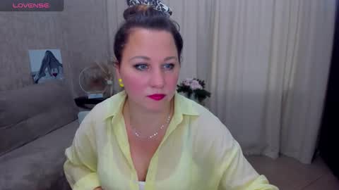 MirandaDyson online show from September 23, 2025, 10:07 am