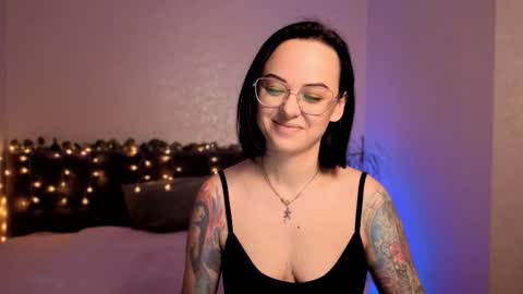 MiraSkyy online show from December 15, 2025, 6:12 pm