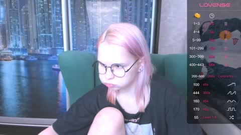 Kira online show from January 5, 2025, 6:02 pm