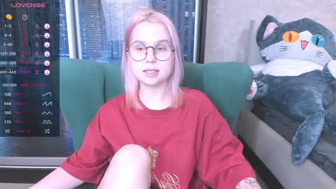 Kira online show from January 6, 2025, 4:02 pm