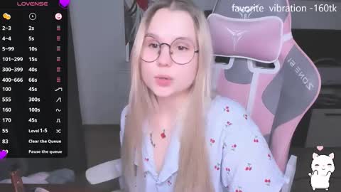 Kira online show from October 17, 2025, 1:09 am