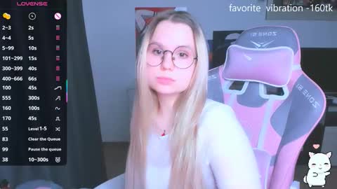 Kira online show from October 27, 2025, 6:23 pm