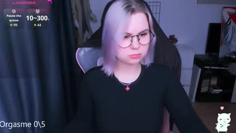 Kira online show from April 3, 2026, 6:06 pm