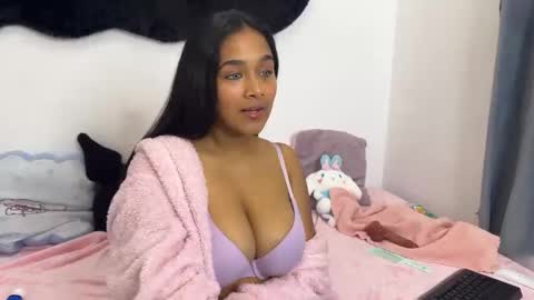 Snapshot of mirella_beck chatting on October 9, 2025, 1:36 am Mirella online show from October 9, 2025, 1:36 am