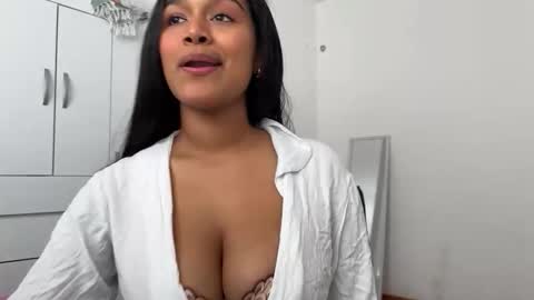 Snapshot of mirella_beck chatting on October 28, 2025, 5:26 pm Mirella online show from October 28, 2025, 5:26 pm