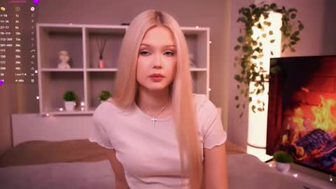 Elsa online show from November 3, 2025, 9:05 pm