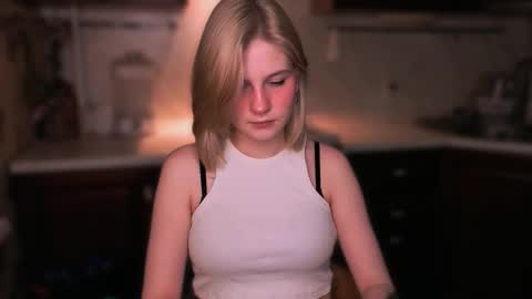 Snapshot of mirrameow chatting on November 23, 2025, 2:17 pm Mira online show from November 23, 2025, 2:17 pm