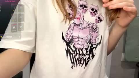 Molly online show from September 11, 2025, 7:47 pm