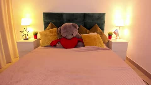 mishapallmer online show from October 19, 2025, 8:15 am