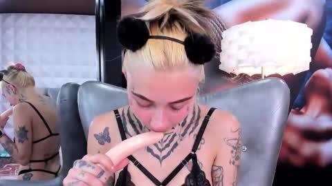 miss___angel online show from February 11, 2025, 6:44 pm