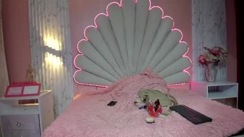 miss__star_ online show from June 18, 2026, 2:21 pm