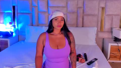 Miss Abigail  online show from December 5, 2025, 2:03 pm