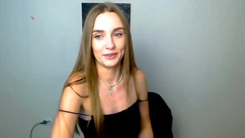 Snapshot of miss_angelina_ chatting on July 29, 2026, 6:00 am Angelina online show from July 29, 2026, 6:00 am