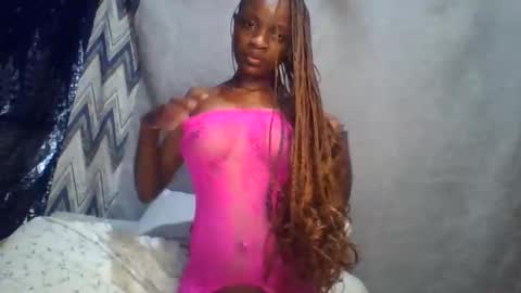 miss_belllo online show from February 3, 2025, 5:51 am