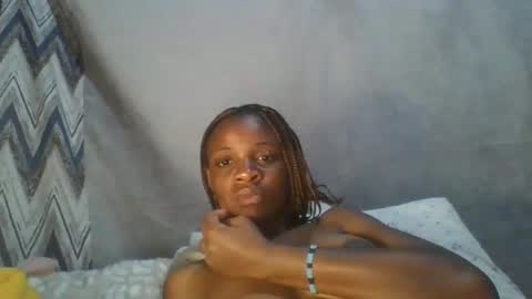 miss_belllo online show from February 26, 2025, 9:21 am