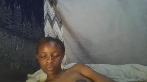 miss_belllo online show from March 3, 2025, 8:27 am
