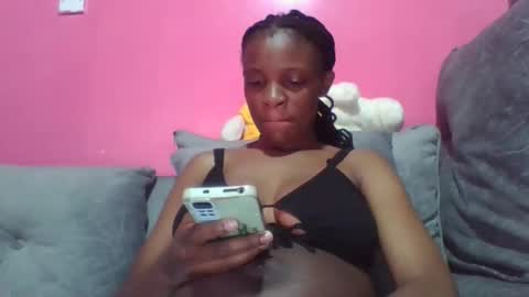 miss_belllo online show from September 29, 2025, 11:48 am