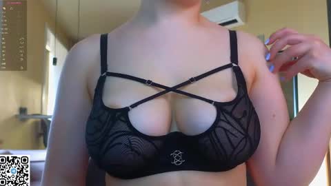 Sandy online show from April 17, 2026, 1:08 am