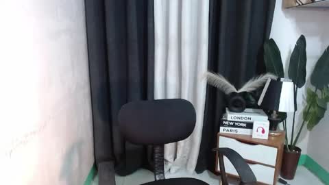 Snapshot of miss_catherinex chatting on June 1, 2026, 1:46 pm miss_catherinex online show from June 1, 2026, 1:46 pm