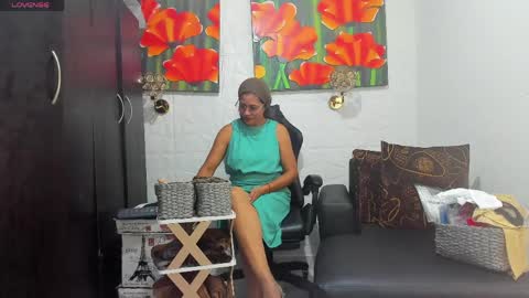 Clare PocaHose online show from April 19, 2026, 1:27 am