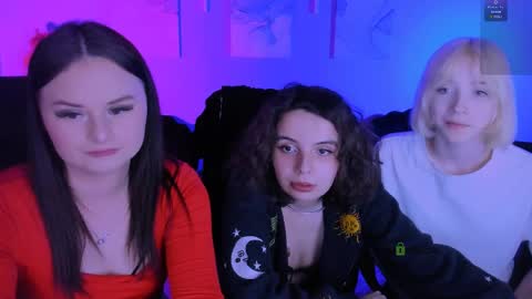 Snapshot of miss_courtney chatting on April 23, 2026, 12:29 pm miss_courtney online show from April 23, 2026, 12:29 pm