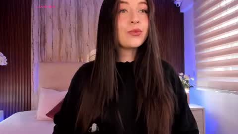 Natalia Aristizbal online show from June 22, 2026, 12:02 pm