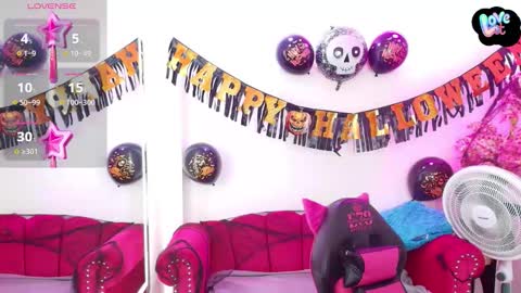 Melanie online show from October 31, 2025, 11:55 am