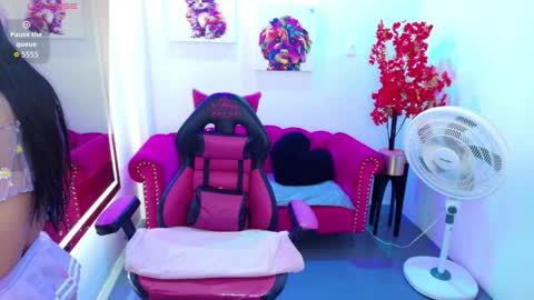 Melanie online show from April 8, 2026, 12:27 pm