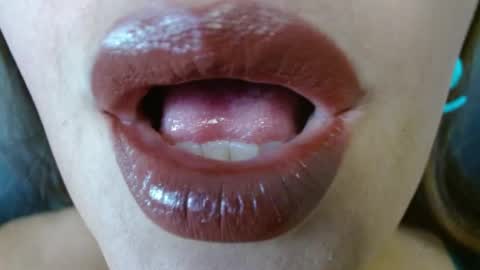 Snapshot of miss_evoleth2 chatting on April 21, 2026, 9:28 pm Miss Evoleth online show from April 21, 2026, 9:28 pm