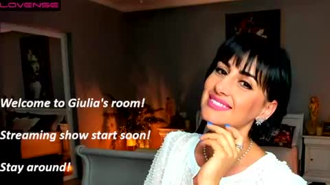Snapshot of miss_giulia chatting on July 22, 2026, 1:03 pm Miss Giulia online show from July 22, 2026, 1:03 pm