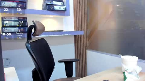 miss_horney online show from April 15, 2026, 2:13 pm