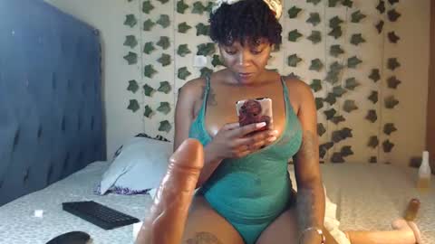 miss_kiiki online show from December 5, 2024, 11:29 pm