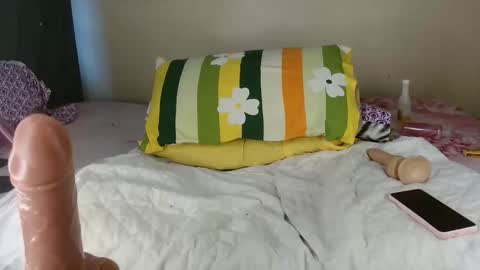 miss_kiiki online show from April 13, 2026, 8:42 am