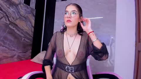 Miss Kim  online show from October 7, 2025, 8:39 pm
