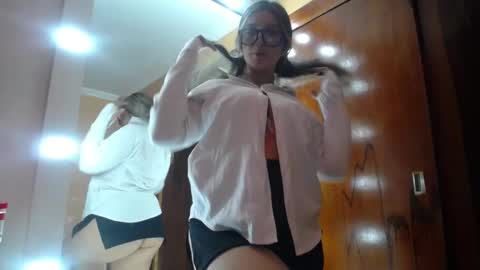 lilieth  online show from January 25, 2025, 10:50 pm