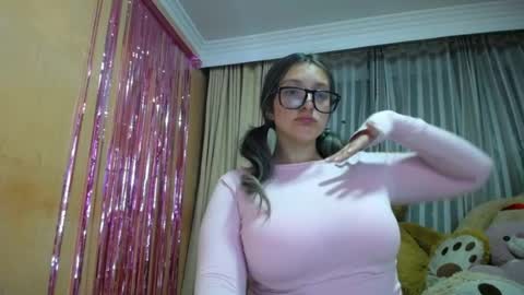 lilieth  online show from April 14, 2026, 11:33 pm