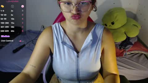Snapshot of miss_ly_ chatting on May 17, 2026, 9:33 pm ly independent model online show from May 17, 2026, 9:33 pm