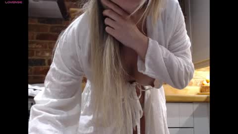 Anna online show from April 17, 2026, 2:36 am