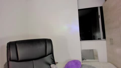 Snapshot of miss_myers chatting on January 18, 2025, 6:24 am Goddess Myers thumb up is important for me kisses online show from January 18, 2025, 6:24 am