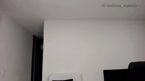 Snapshot of miss_myers chatting on October 10, 2025, 11:15 pm Goddess Myers thumb up is important for me kisses online show from October 10, 2025, 11:15 pm