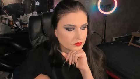 Snapshot of miss_poison chatting on September 28, 2025, 8:47 pm Leya online show from September 28, 2025, 8:47 pm