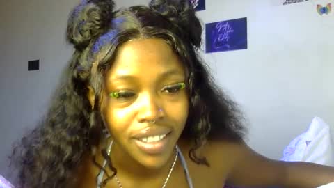miss_sexyyy online show from October 13, 2025, 1:44 pm