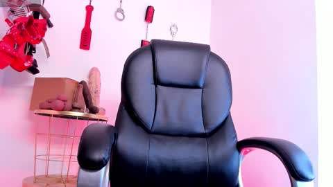 miss online show from October 15, 2025, 11:54 am