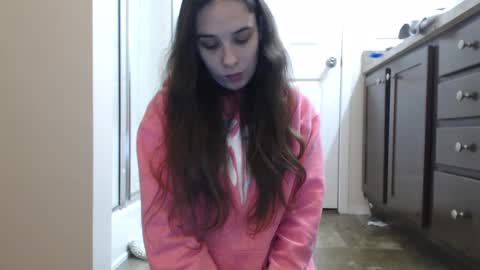 Bella online show from December 4, 2024, 2:42 am