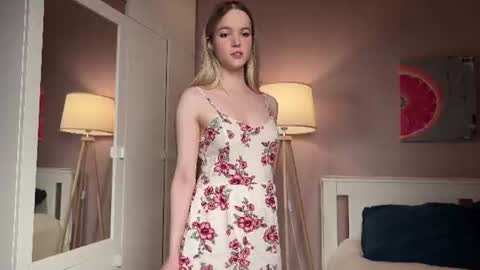 Snapshot of miss_sweetdream chatting on July 30, 2026, 11:48 pm Emily online show from July 30, 2026, 11:48 pm
