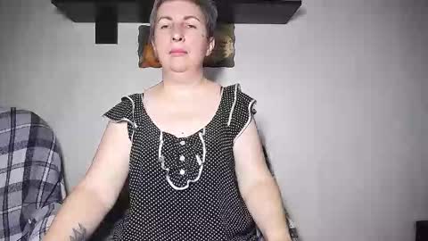 Snapshot of miss_tasha_kom chatting on September 19, 2025, 8:27 am miss_tasha_kom online show from September 19, 2025, 8:27 am