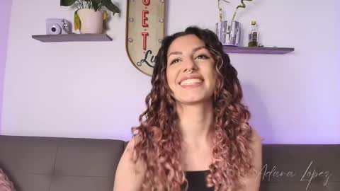 Adara Lpez online show from October 1, 2025, 2:17 am